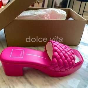 dolce vita, BRAND NEW IN BOX, Goldy in Fuchsia, never worn